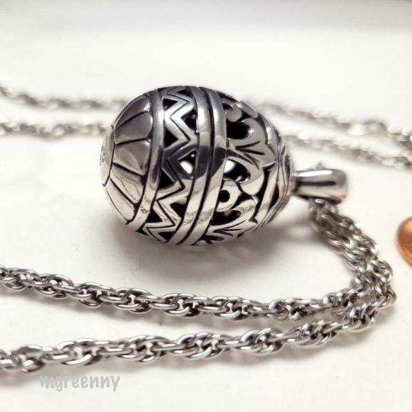 James Avery Sterling Silver Scrolled Easter Egg Pendant on chain RETIRED - Picture 3 of 4